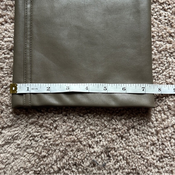 Abercrombie & Fitch Curve Love 90s Straight Ultra High Rise Vegan Leather 26/2 - Picture 10 of 12